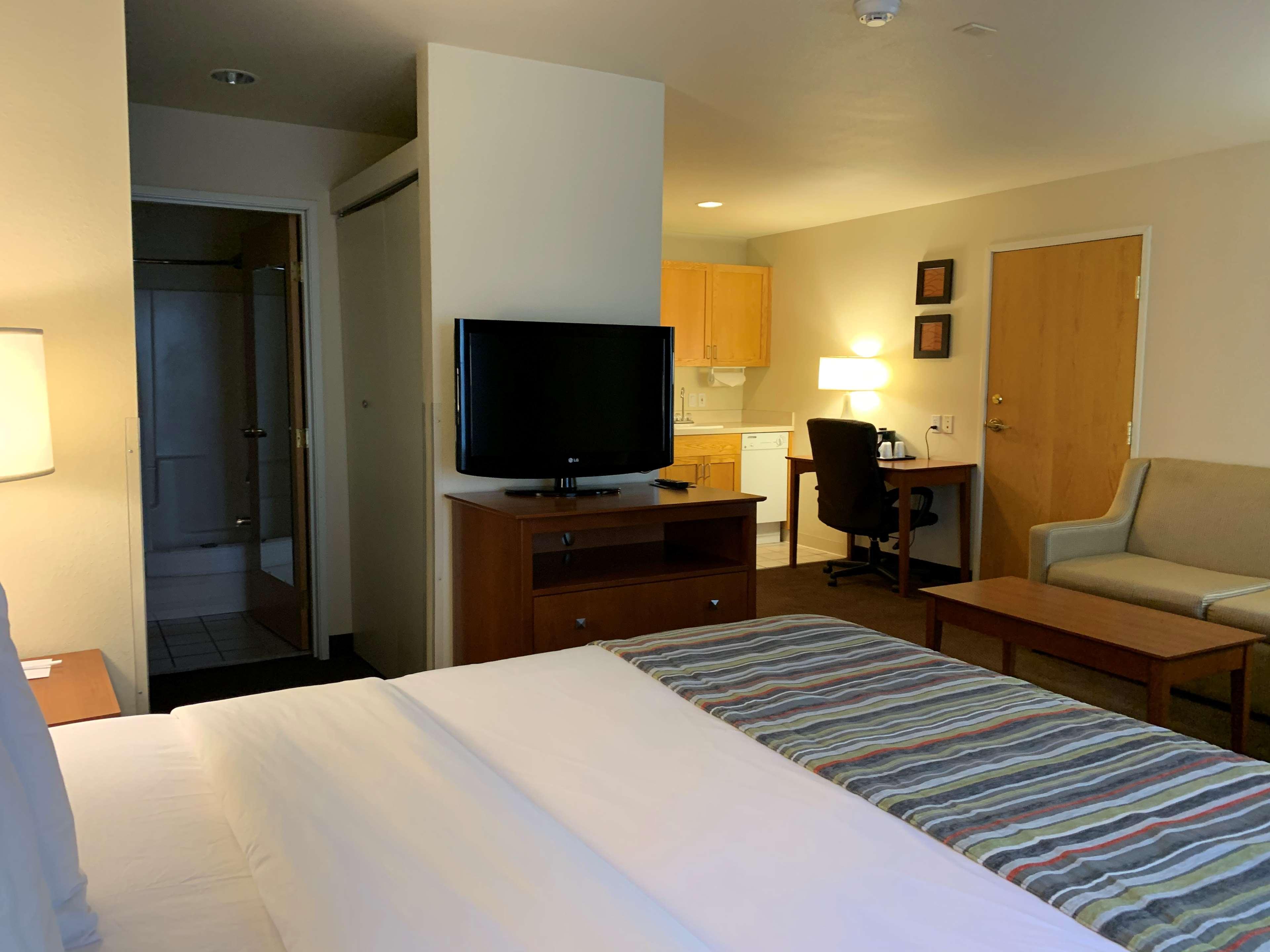 Country & By Radisson, Bend, Or Hotel 2*
