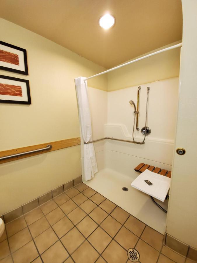 Country & By Radisson, Bend, Or Bend
