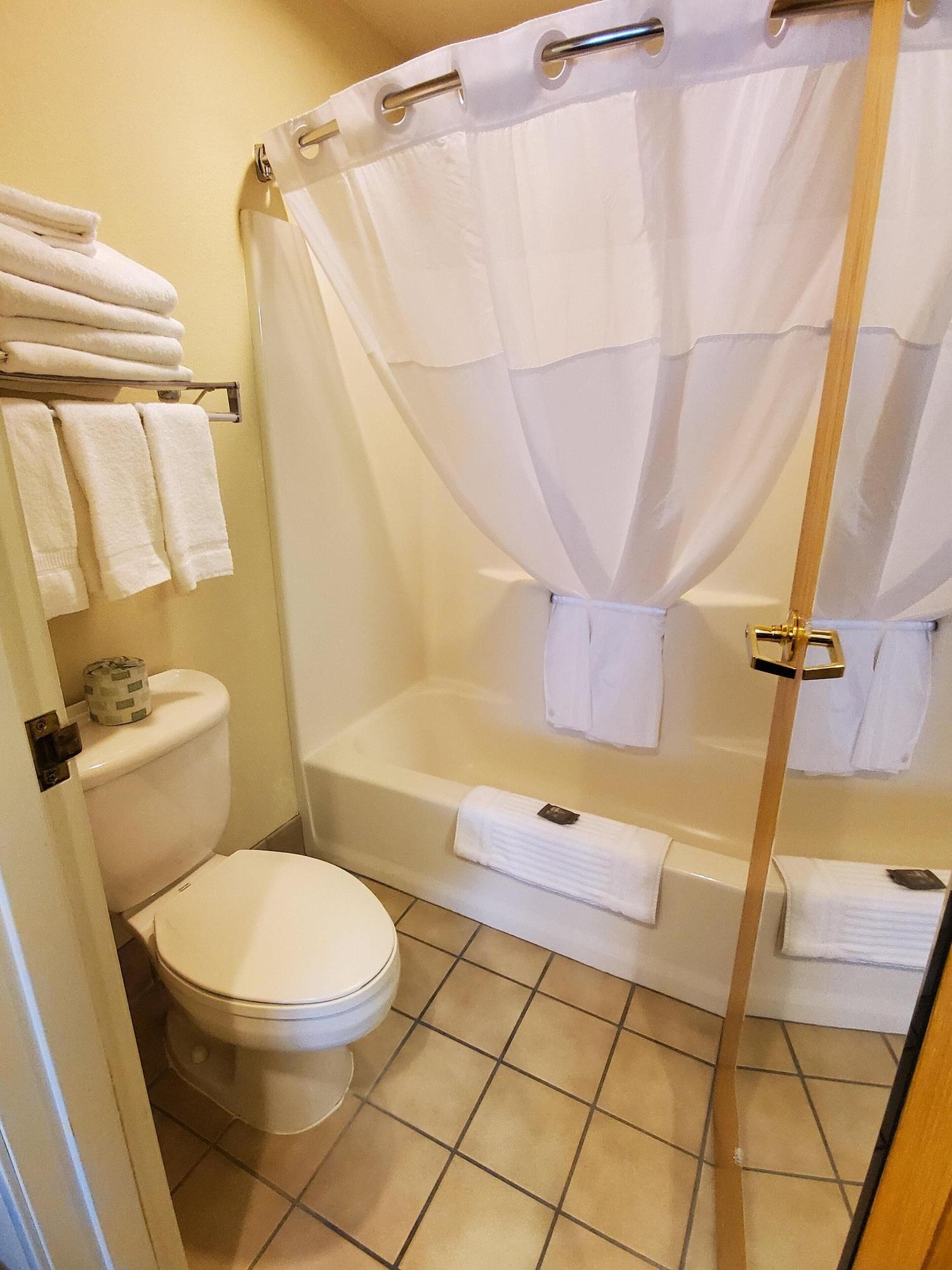 Country & By Radisson, Bend, Or Bend