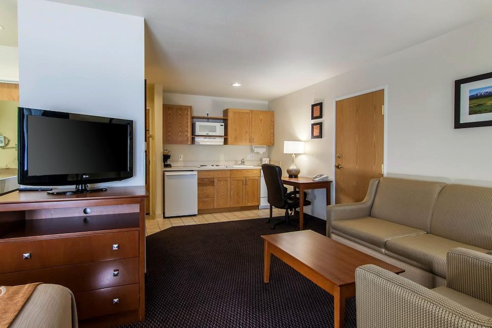 Country & By Radisson, Bend, Or