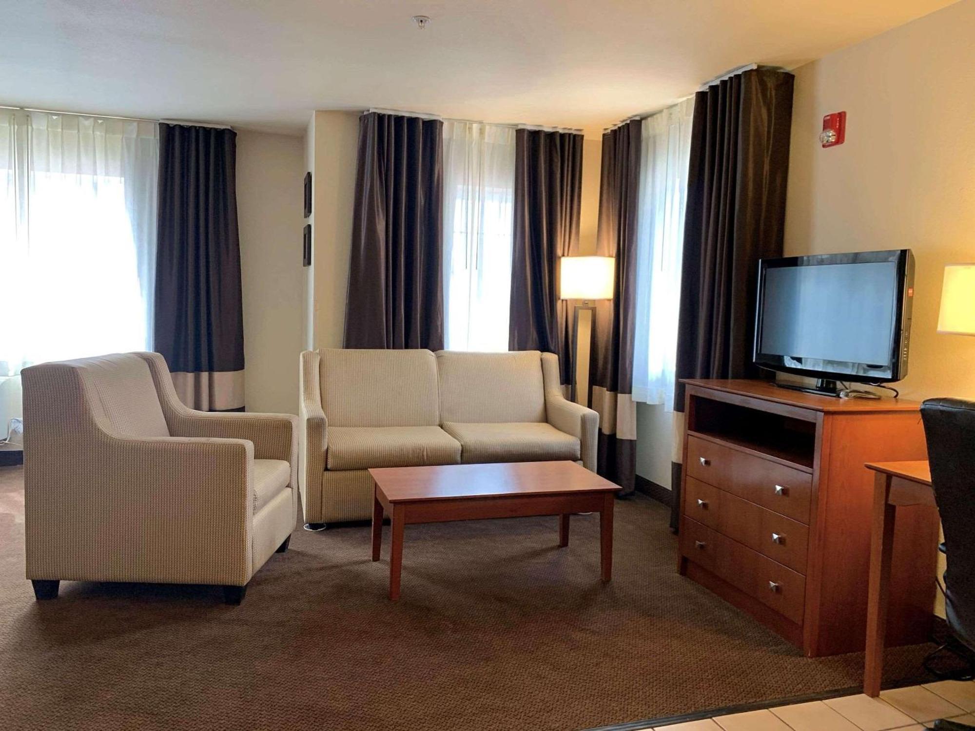 Country & By Radisson, Bend, Or 2*