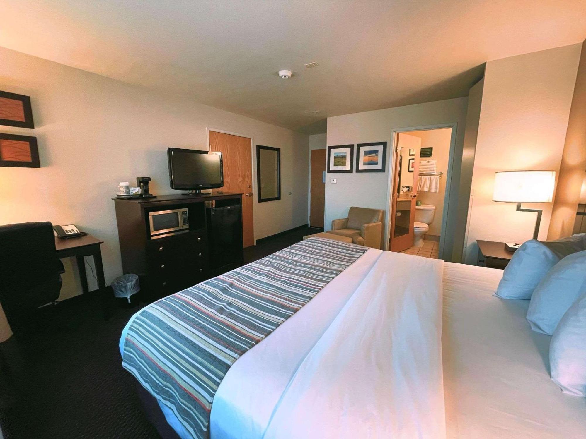 Country & By Radisson, Bend, Or Hotel 2*