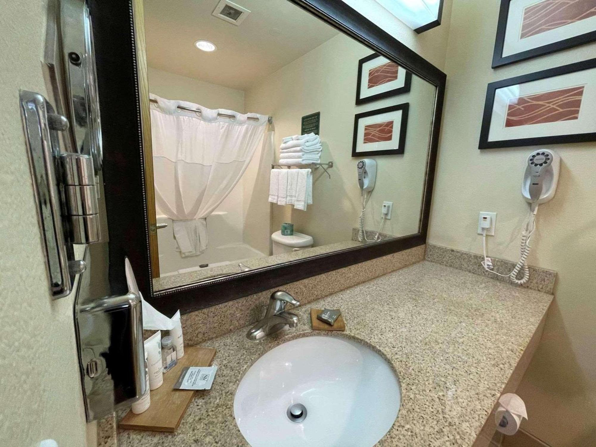 Country & By Radisson, Bend, Or
