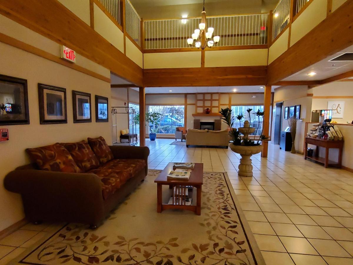Country & By Radisson, Bend, Or 2*