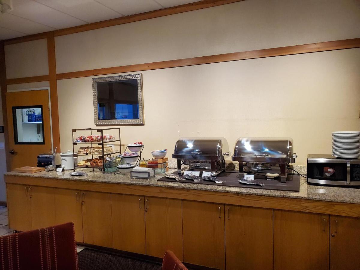 Country & By Radisson, Bend, Or 2*