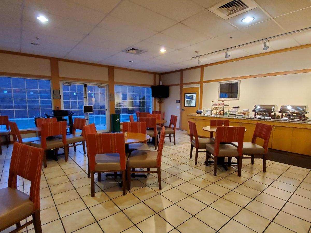 Country & By Radisson, Bend, Or 2*