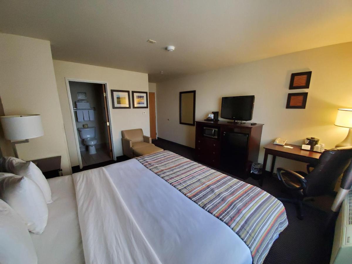 Country & By Radisson, Bend, Or 2*