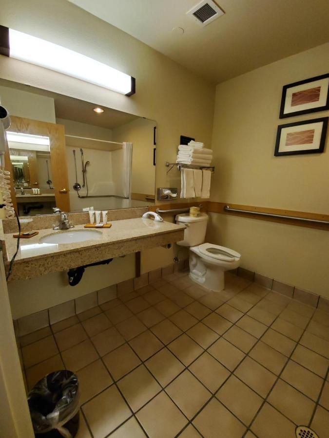 Country & By Radisson, Bend, Or Hotel 2*